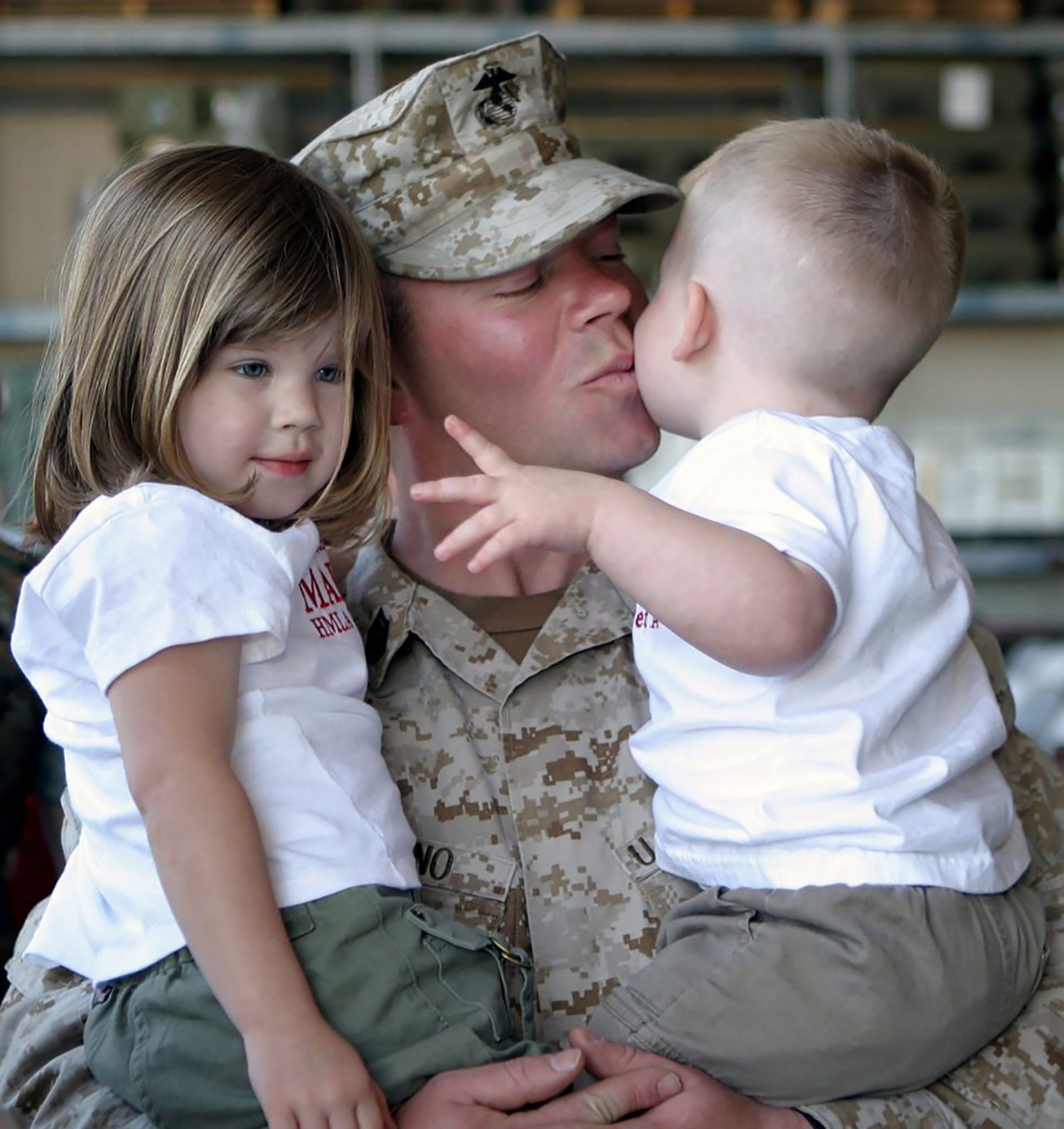 Military Man with his Kids - VeteranCarDonation.org