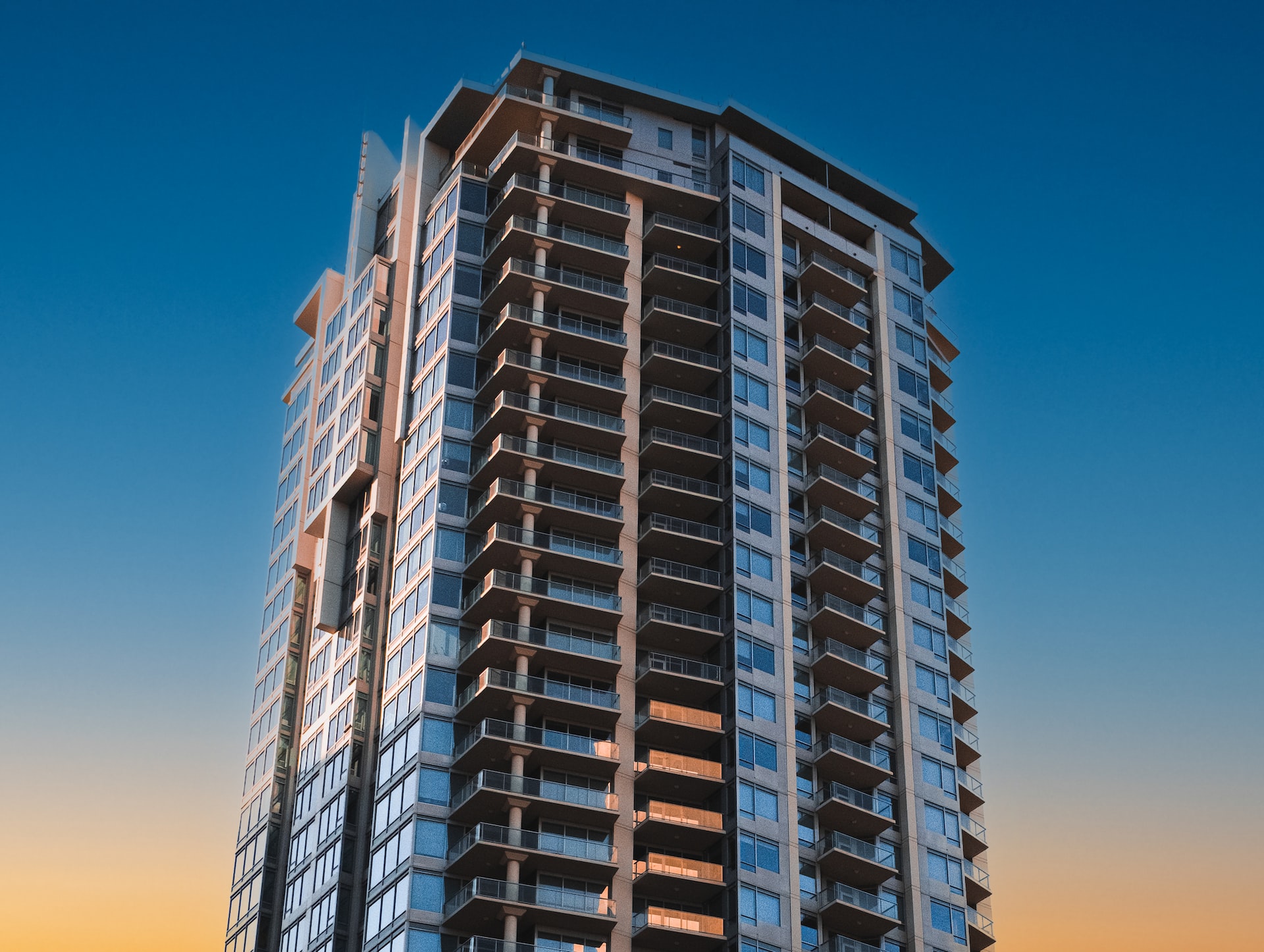 Tall Building Under Blue Sky in Phoenix | Veteran Car Donations