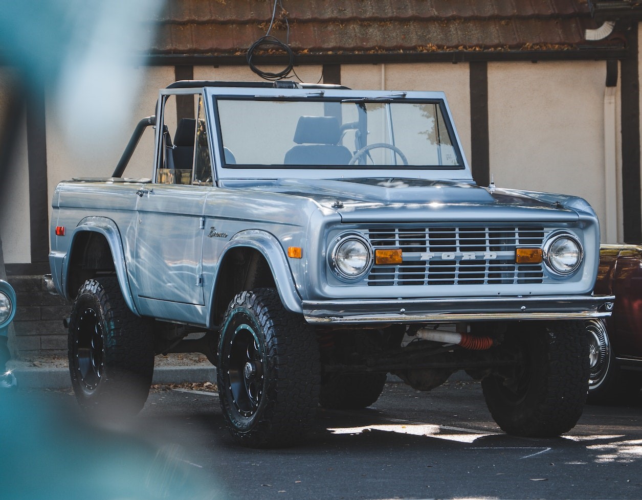 Ford Bronco on the Parking Lot | Veteran Car Donations