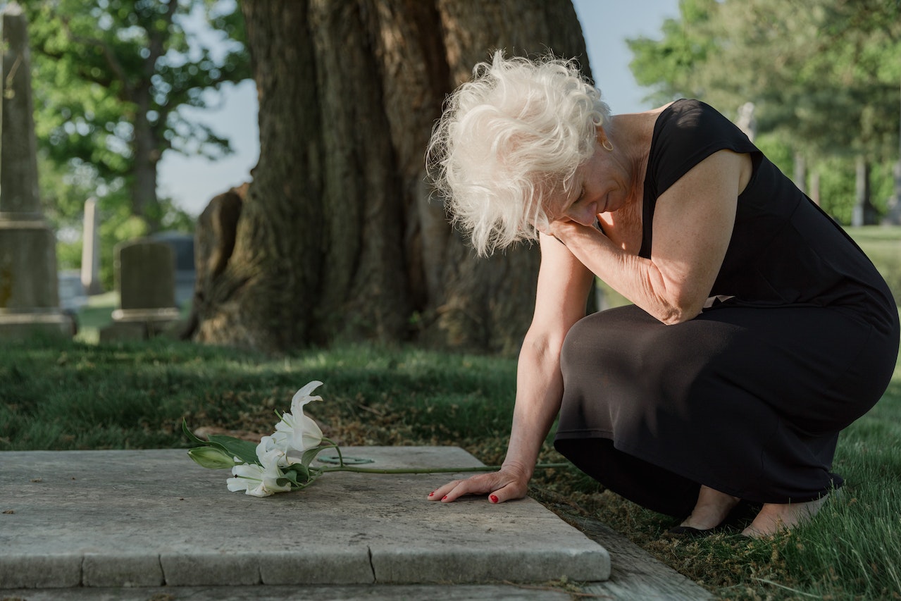 Elderly Woman Grieving | Veteran Car Donations