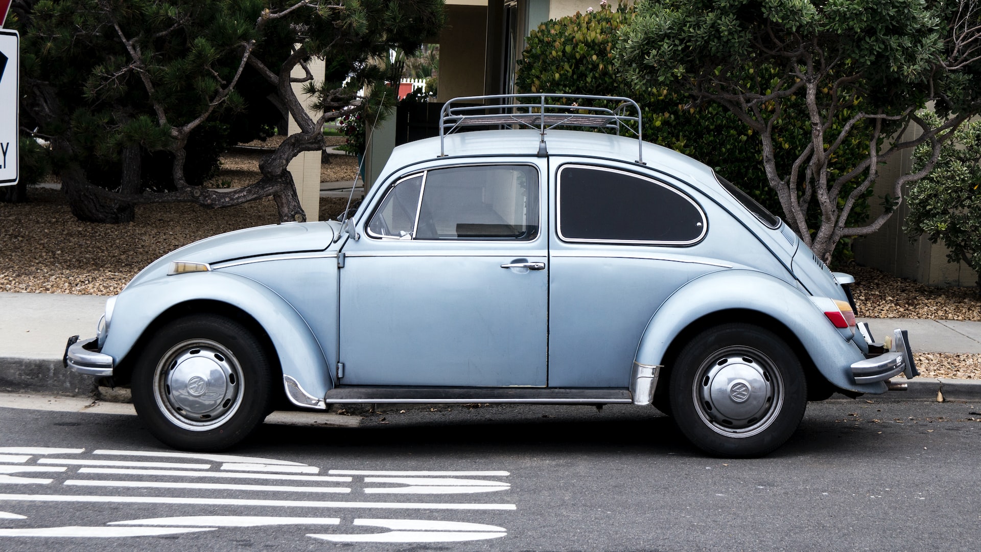 blue Volkswagen Beetle on road | Veteran Car Donations