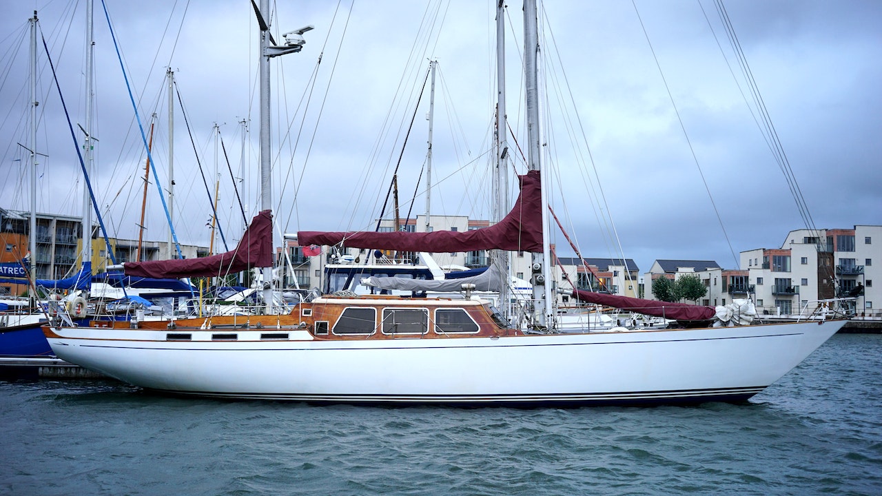 White and Brown Sail Boat on the Body of Water | Veteran Car Donations