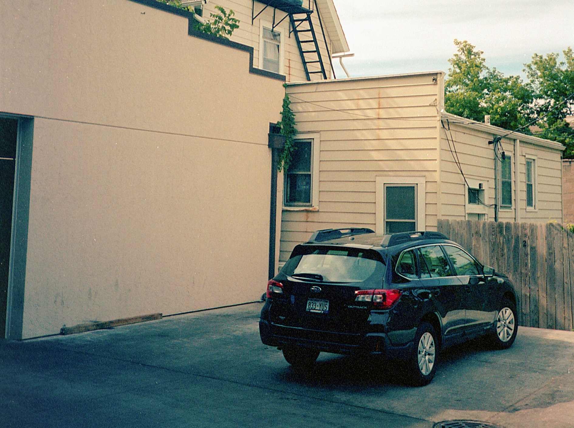 Black SUV parked on Milwaukee | Veteran Car Donations