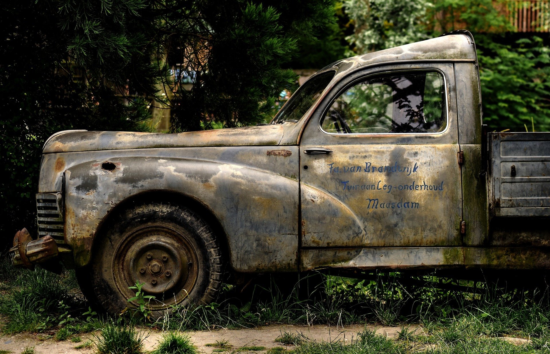 Rusty Old Car in Utah - VeteranCarDonations.org