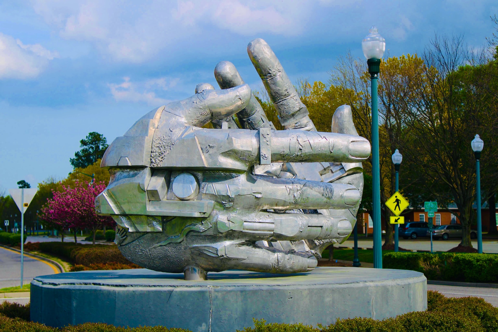 gray concrete statue near blue metal fence during daytime photo | Veteran Car Donations