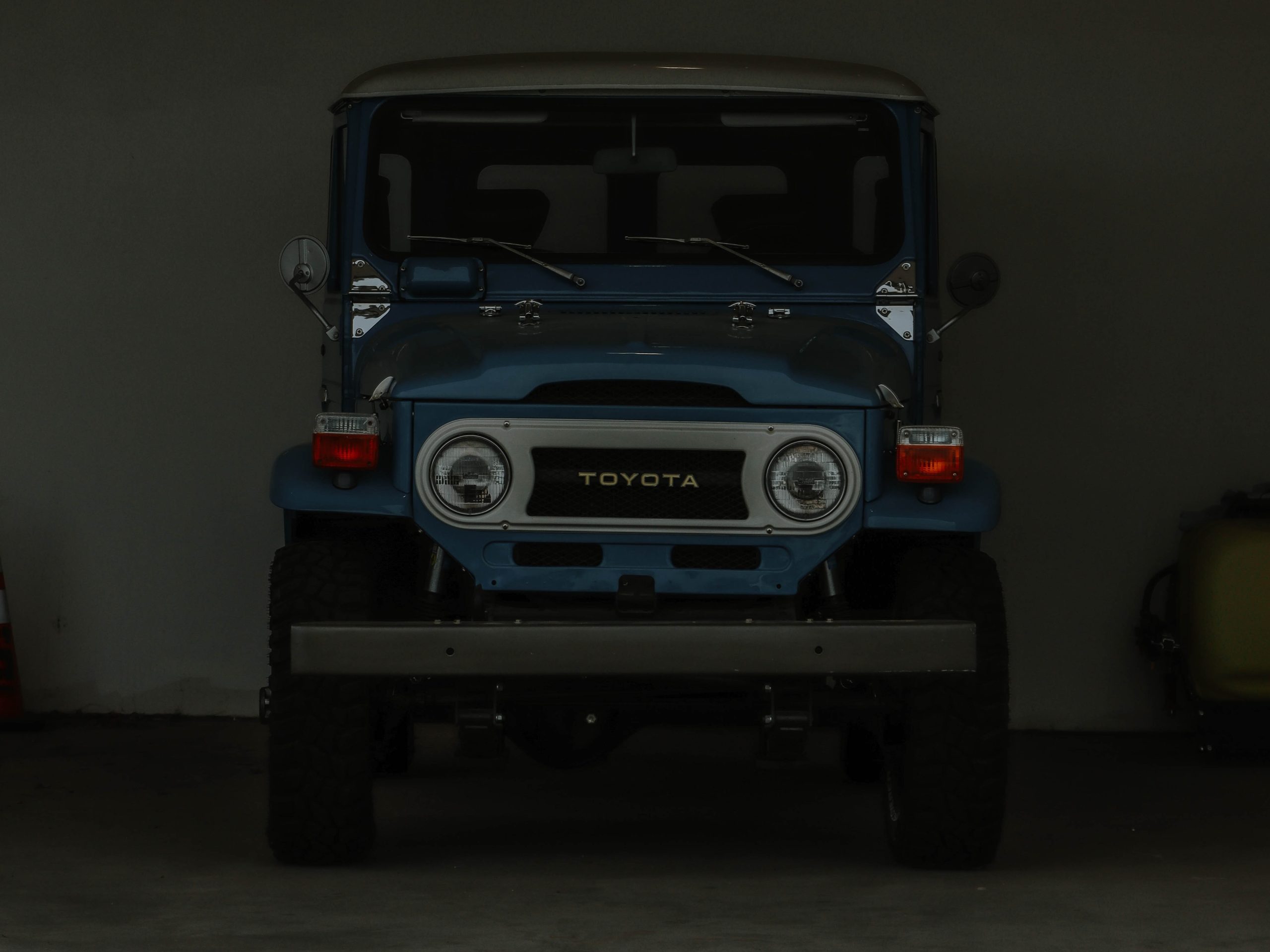 Blue Suv Parked in Garage | Veteran Car Donations