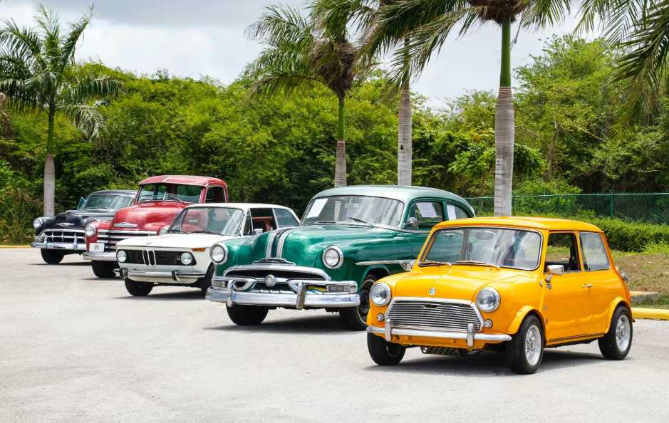 Parked Classic Cars | Veteran Car Donations
