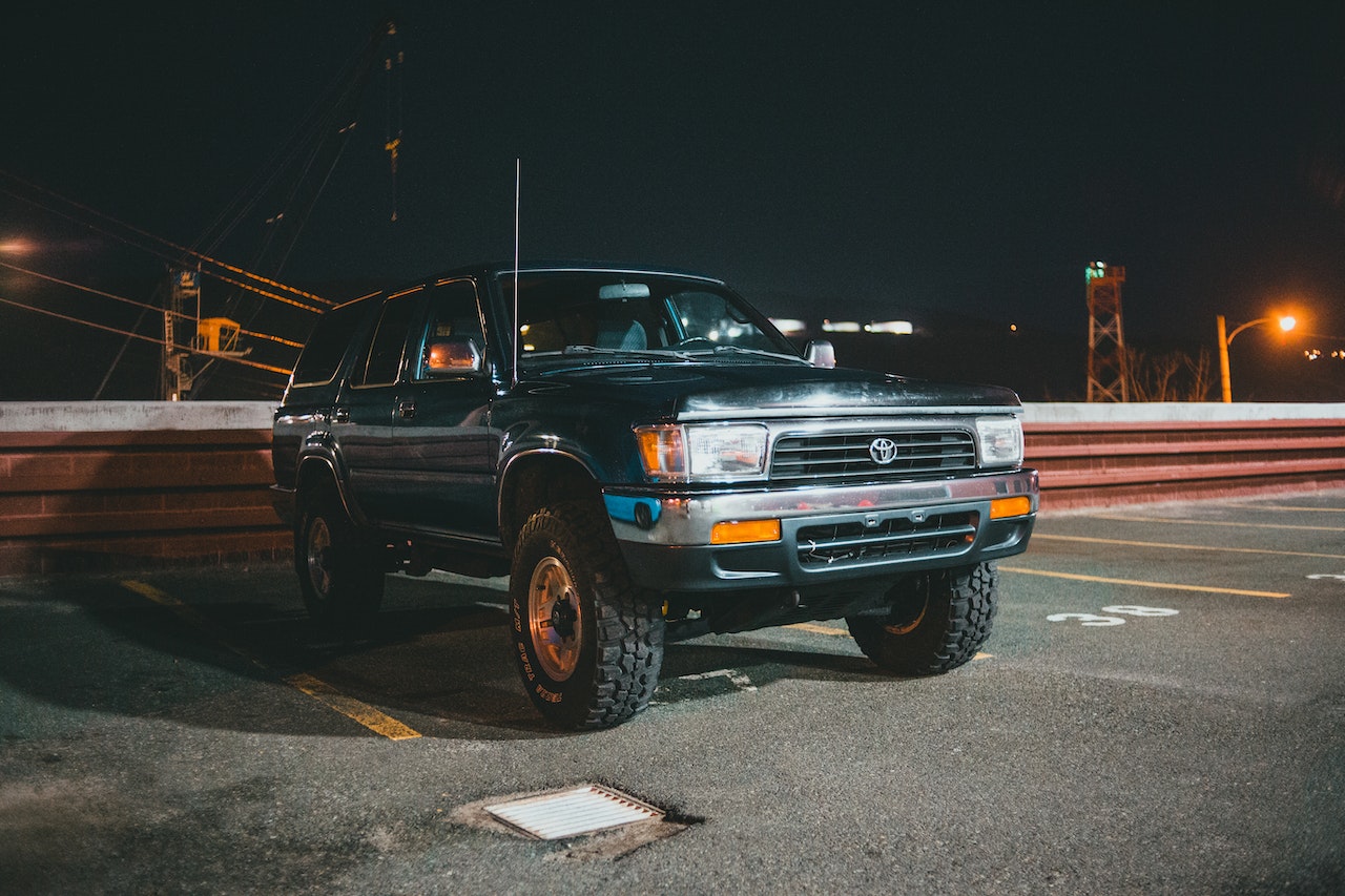 Green Toyota SUV parked | Veteran Car Donations