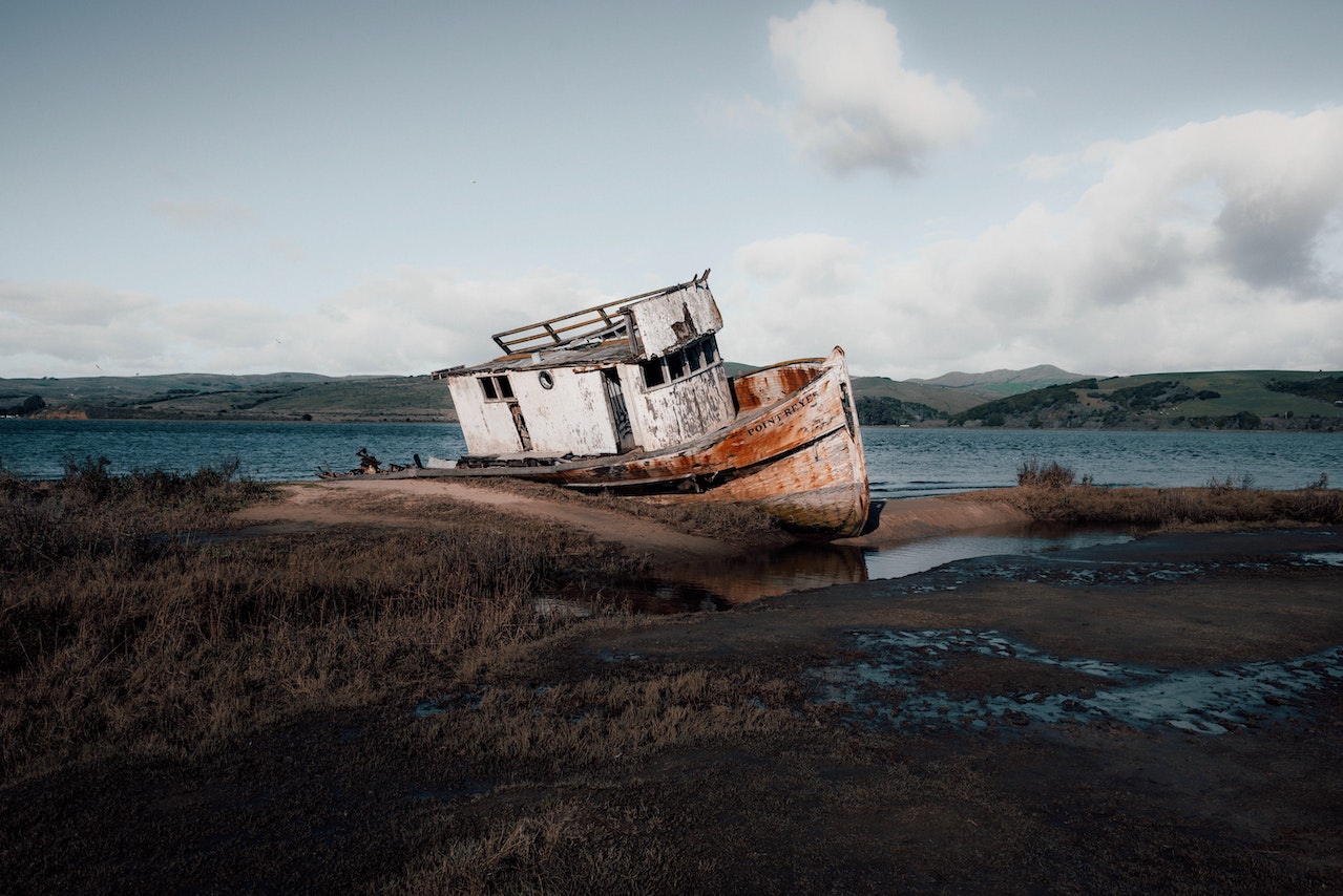 White and Rusty Boat | Veteran Car Donations