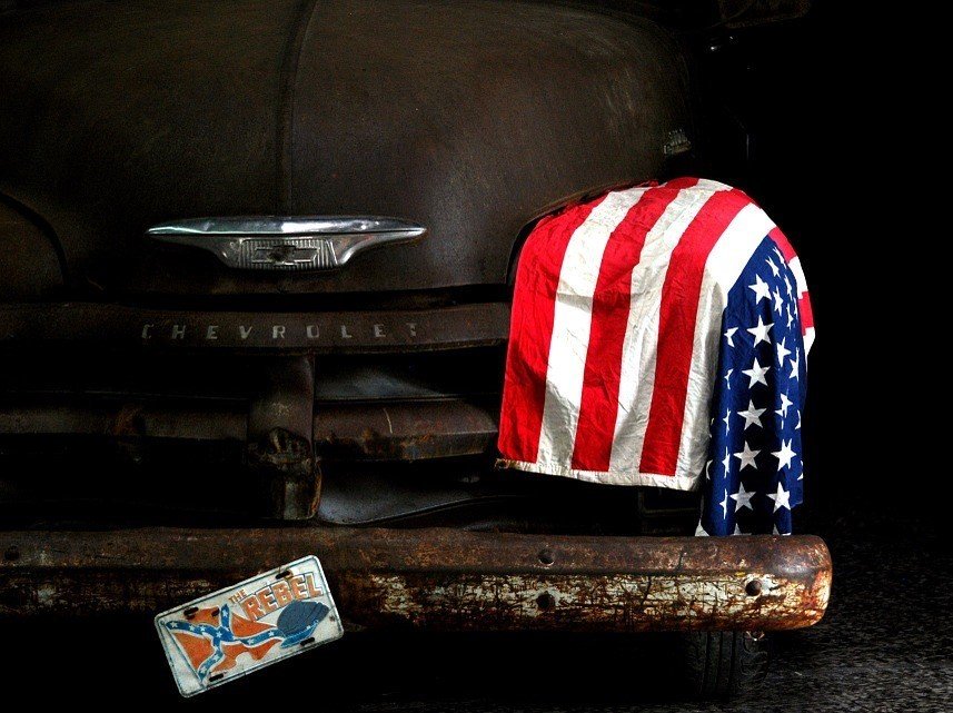 American Flag on an Oldtimer Car - VeteranCarDonations.org