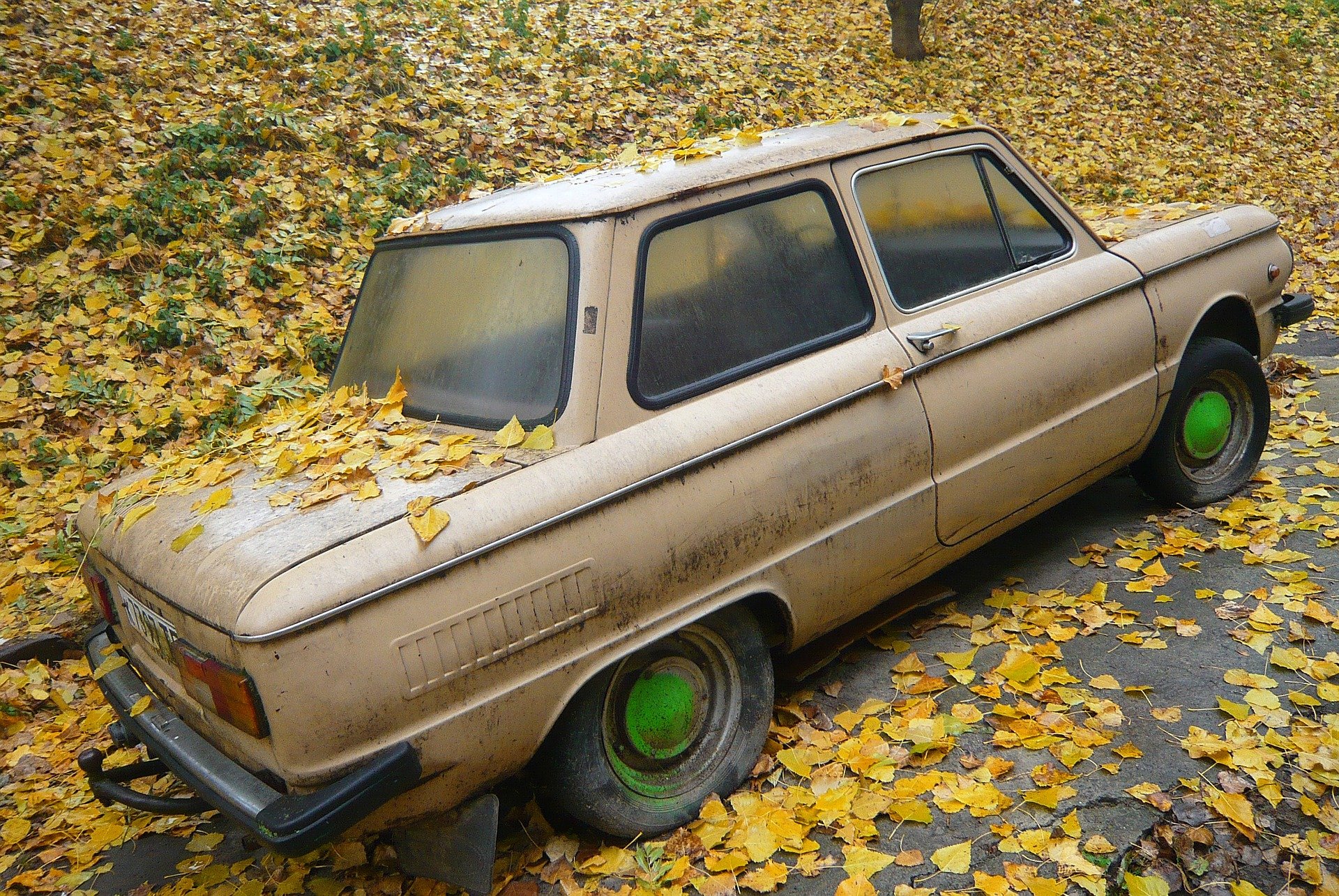 Old Car in Fall Season - VeteranCarDonations.org