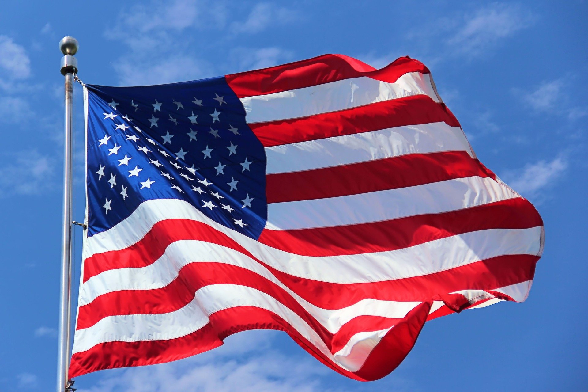 Waving American Flag - VeteranCarDonations.org