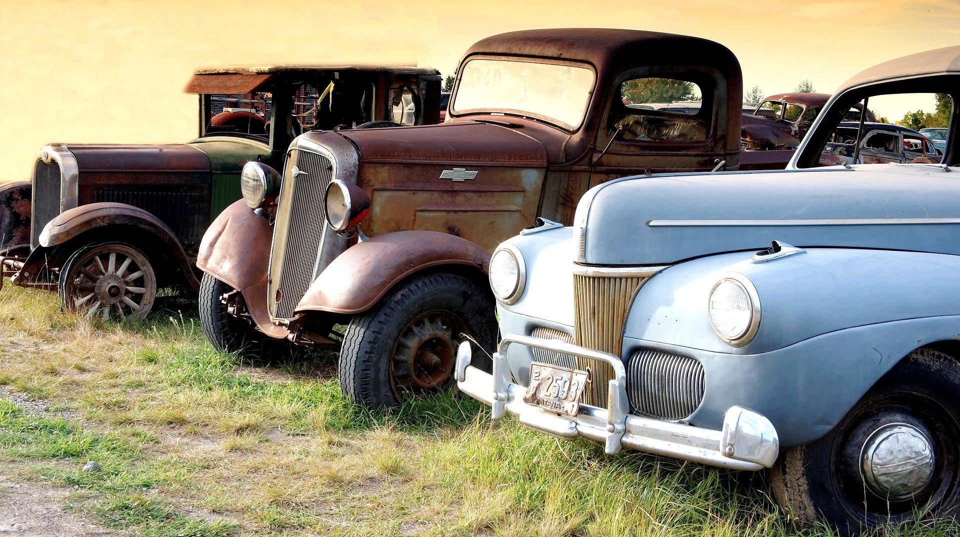 Oldtimer Cars on a Yard - VeteranCarDonations.org