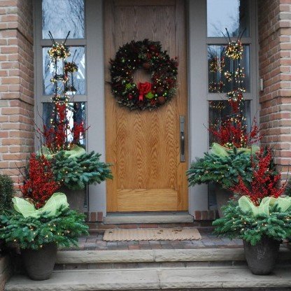 Shrubby Holiday Outdoor Christmas Design | Veteran Car Donations