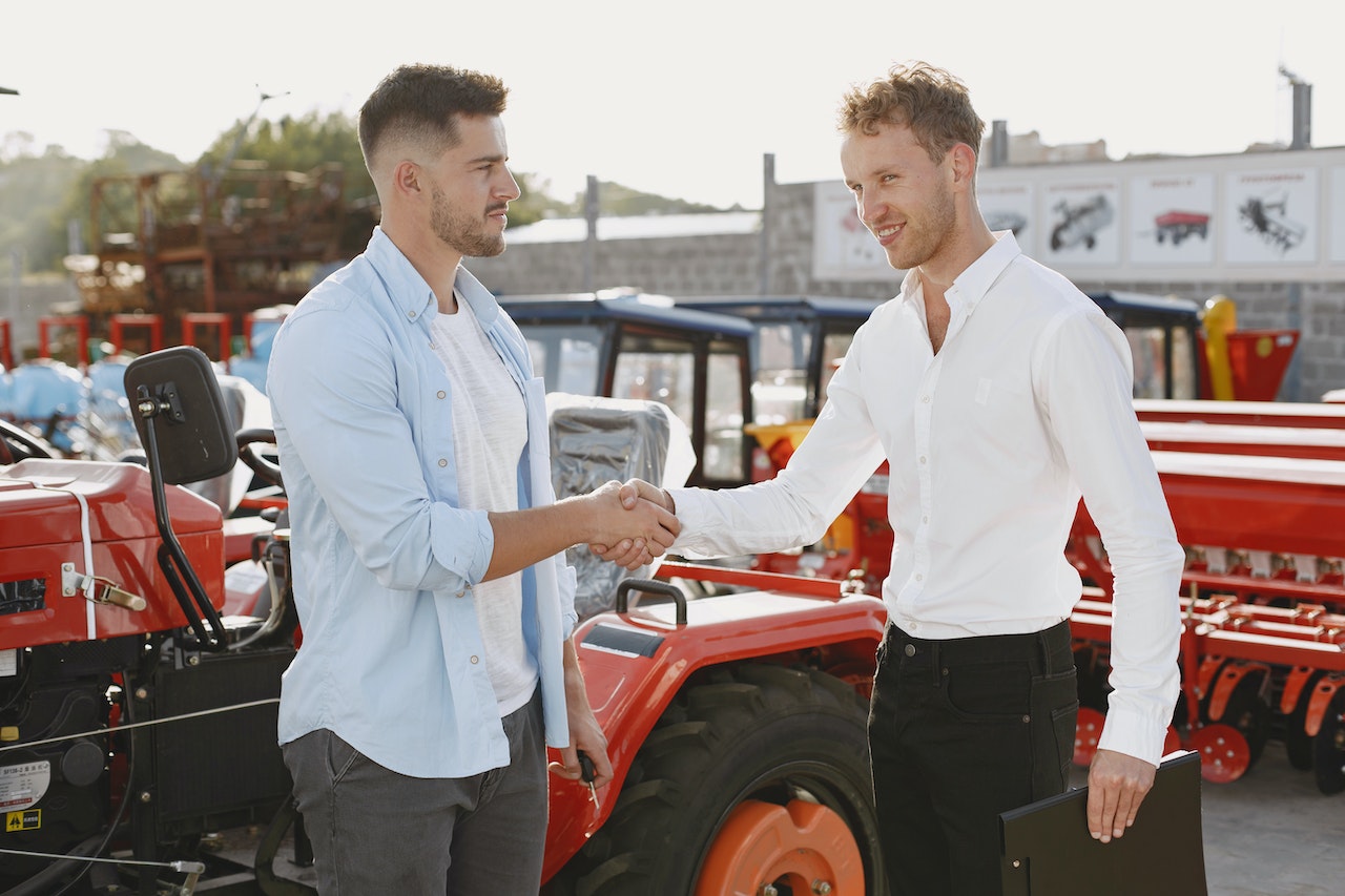 Customer Shaking Hands With the Salesman |
Veteran Car Donations