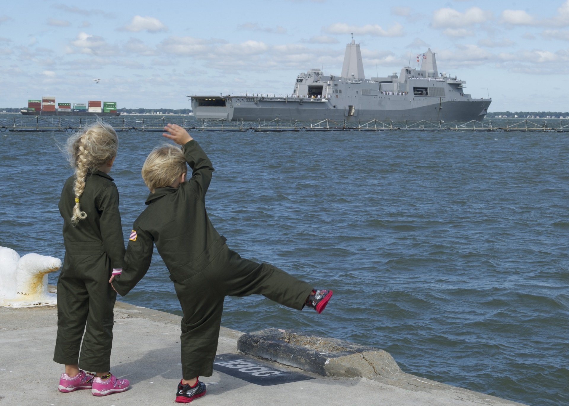 Kids Waving Goodbye to a Ship | Veteran Car Donations