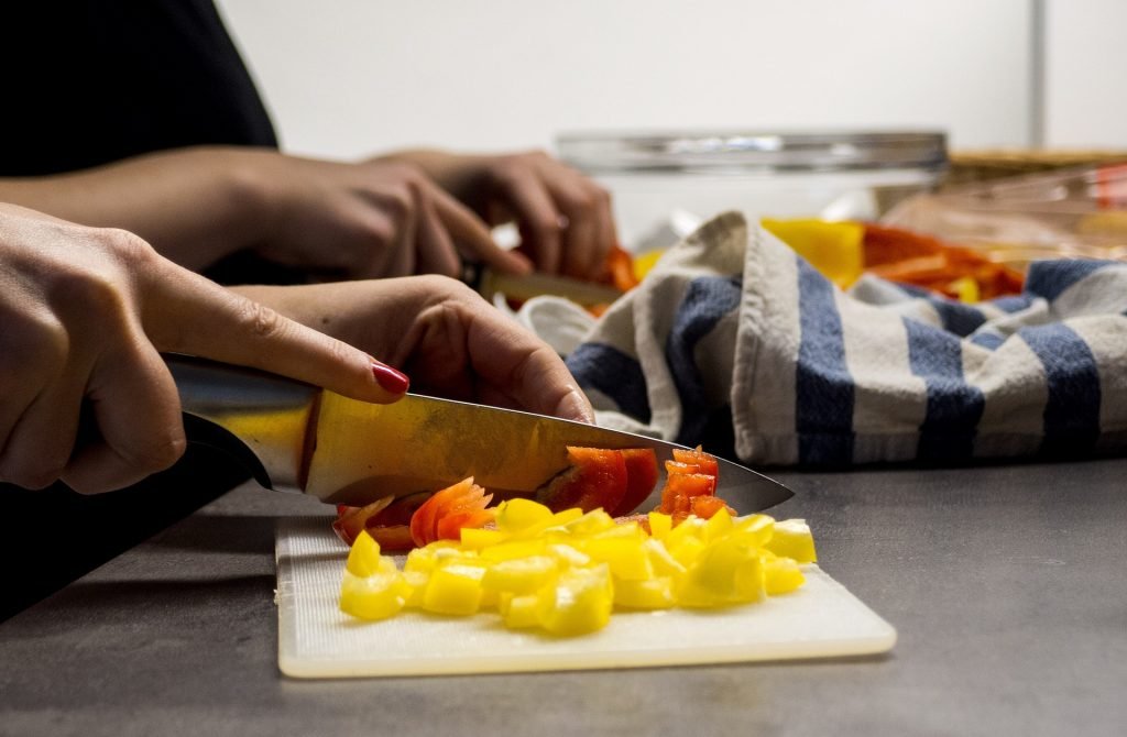 Slicing Tomatoes