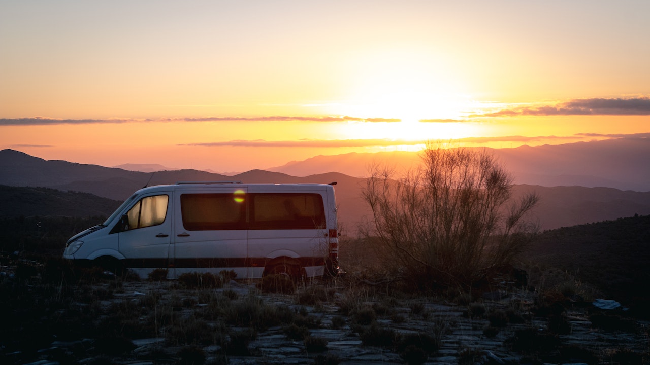 White Van With a Sunset View | Veteran Car Donations
