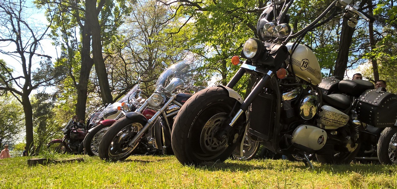 Parked Motorcycles in Arlington Heights, Illinois | Veteran Car Donations