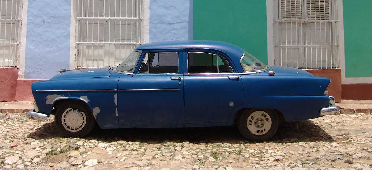 Parked Blue Oldtimer Car | Veteran Car Donations