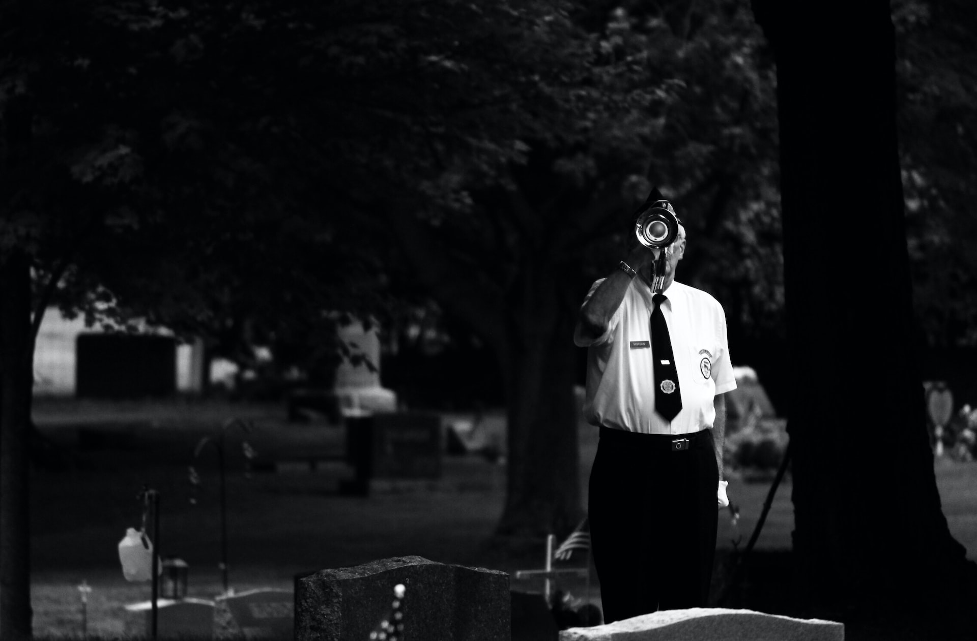 Veteran blowing a horn | Veteran Car Donations