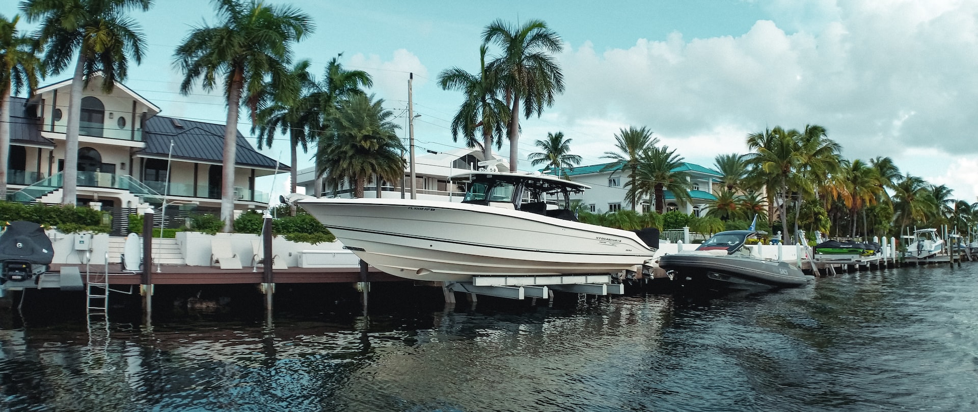 Bowrider boat at the deck outside a beach house | Veteran Car Donations