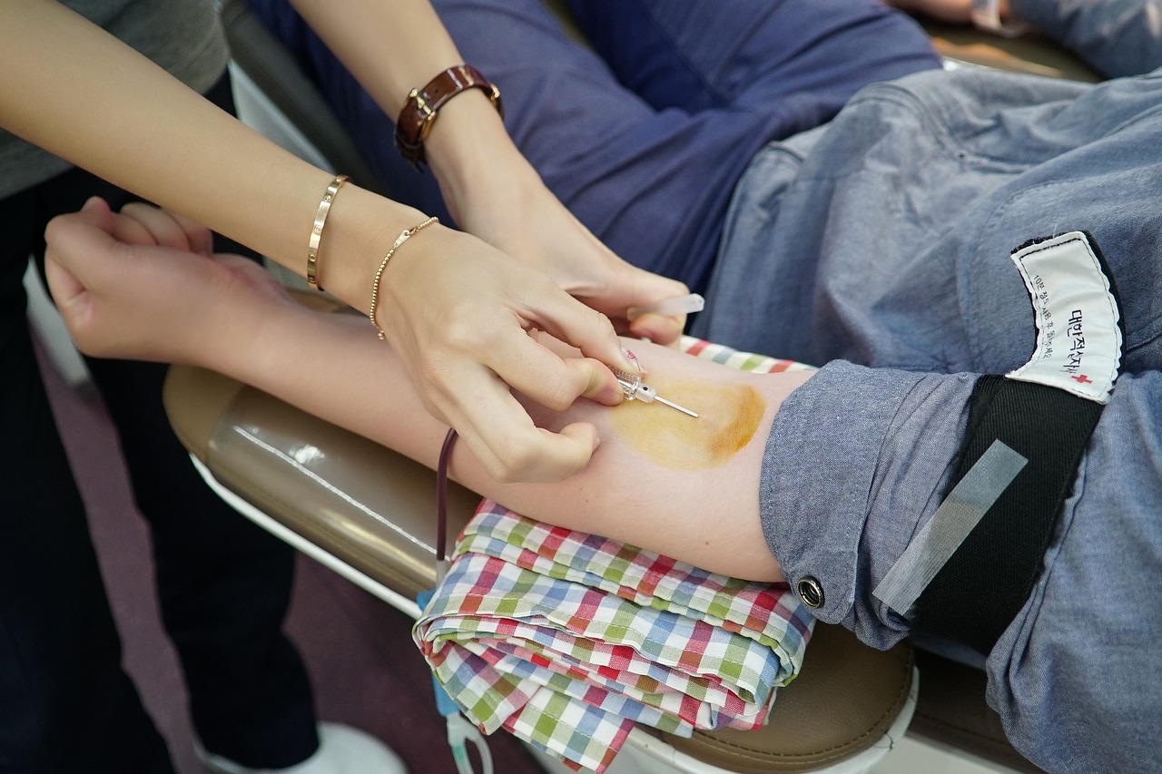Needle Insertion for Blood Donation | Veteran Car Donations