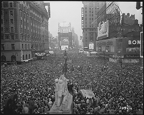 Crowd Gathered in Times Square, New York for V-J Day Celebration | Veteran Car Donations