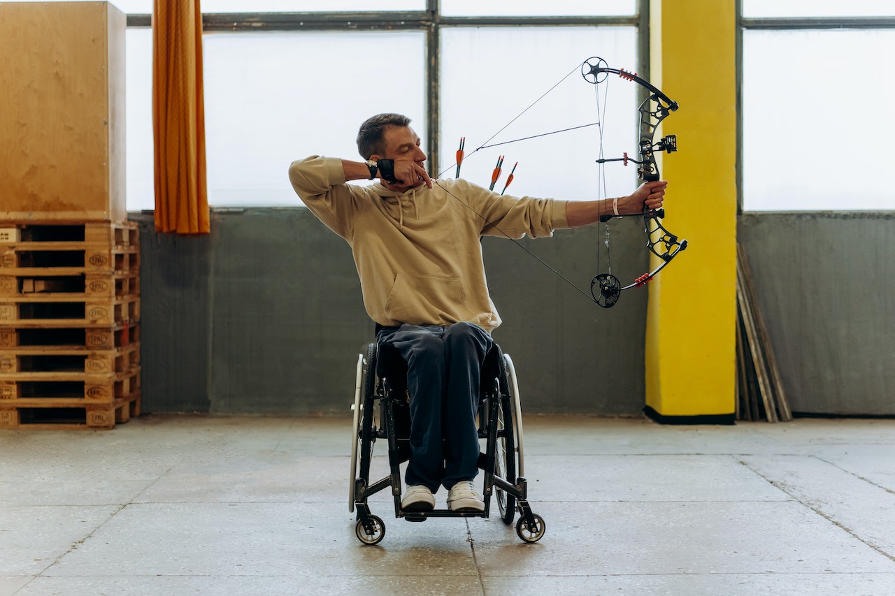 An Archer Pulling and Aiming a Compound Bow | Veteran Car Donations
