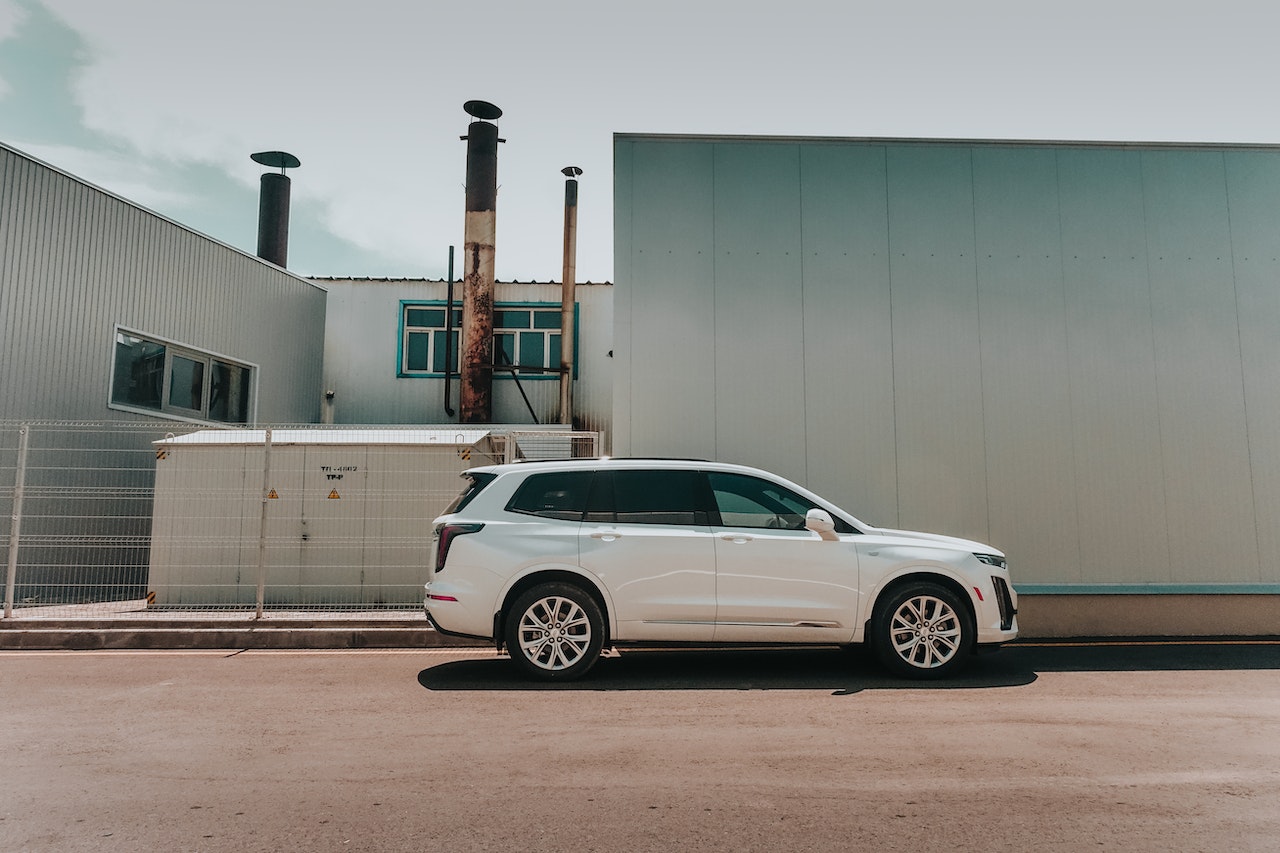 Side View of White SUV | Veteran Car Donations