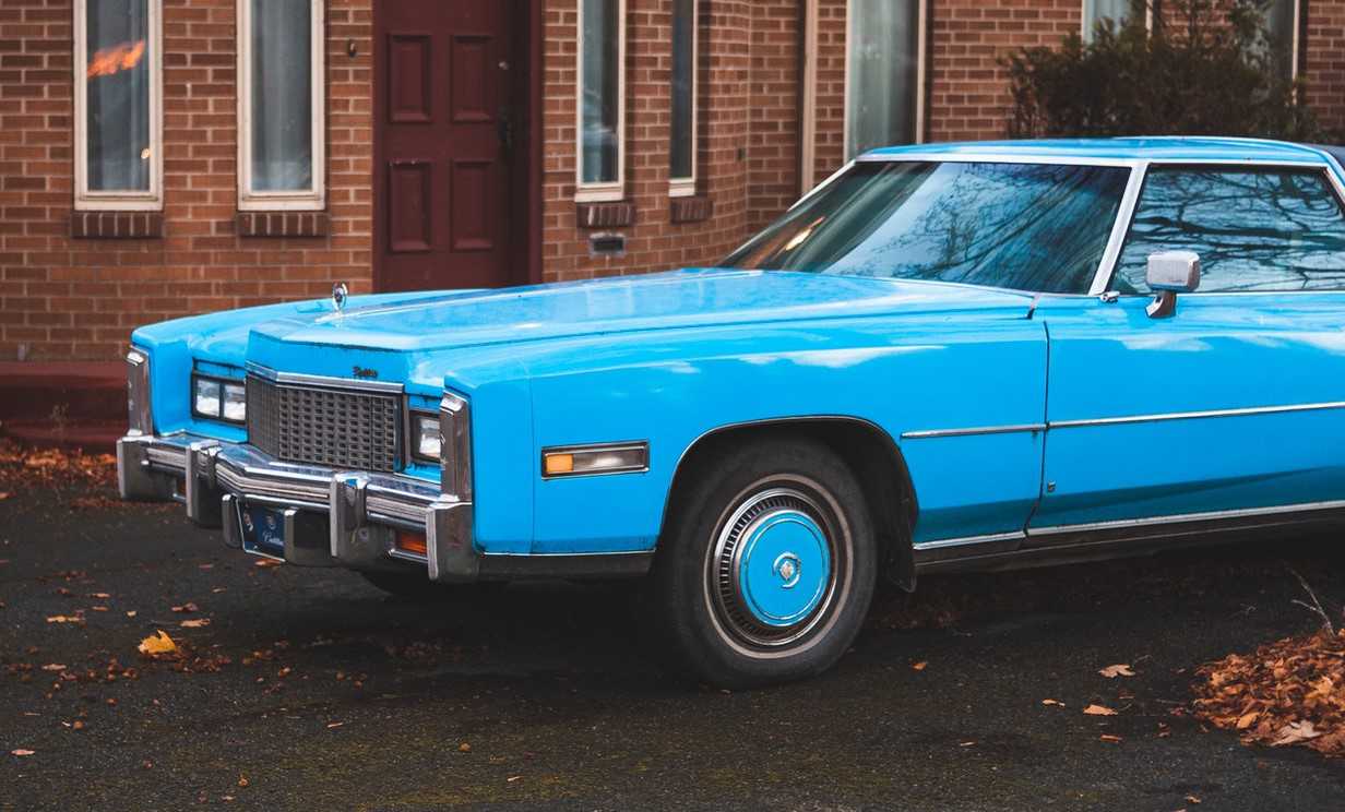 Oldtimer Blue Cadillac in Lansing | Veteran Car Donations