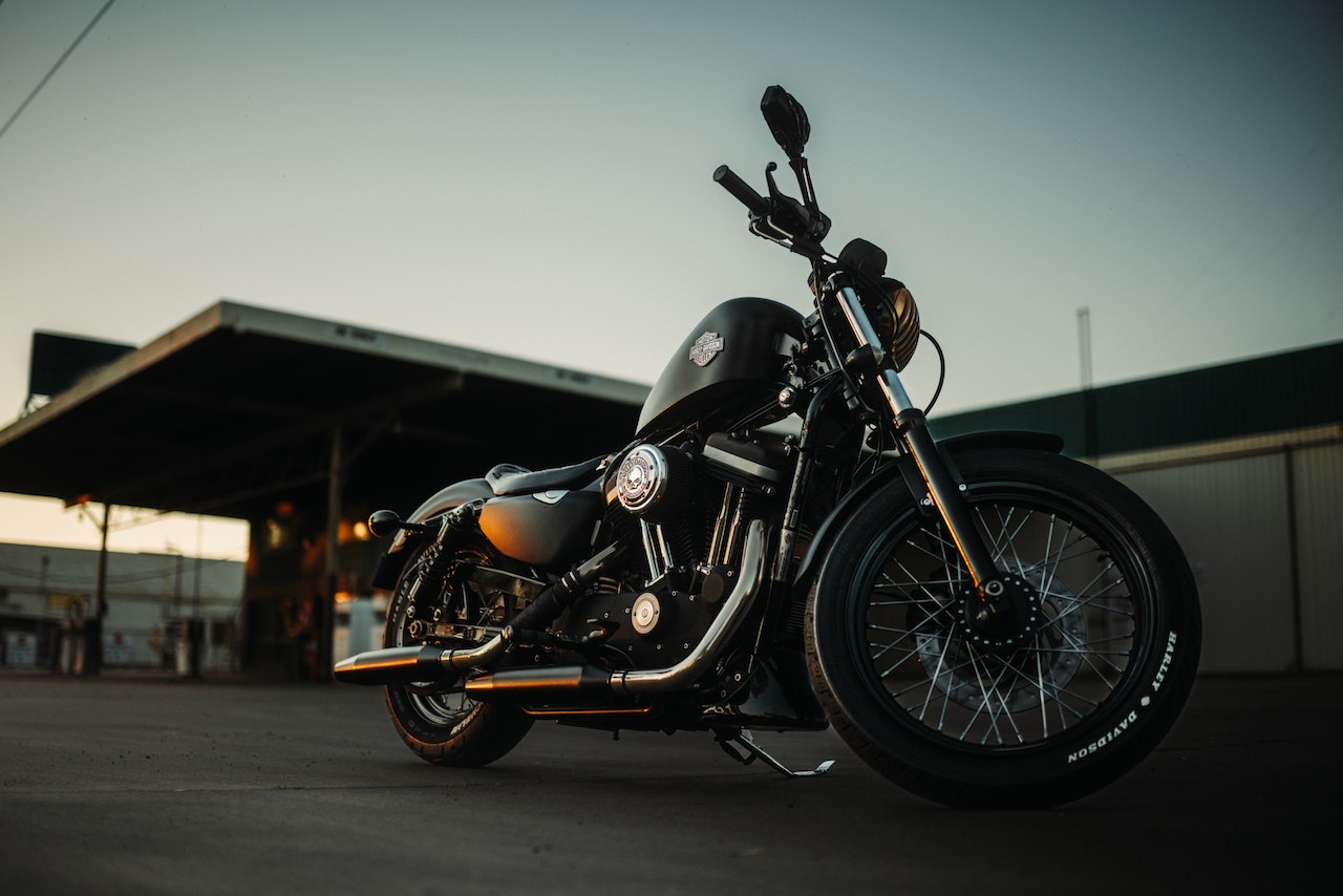 Black Harley Davidson Motorcycle on Pavement | Veteran Car Donations