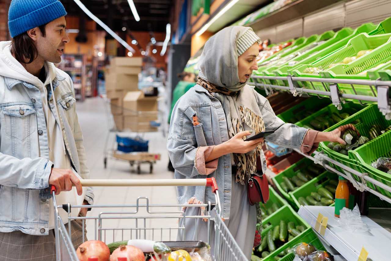 Couple Buying Fresh Vegetables at a Supermarket | Veteran Car Donations