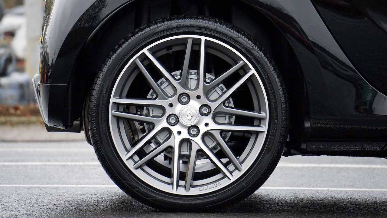 Close-up Photograph of Chrome Vehicle Wheel | Veteran Car Donations