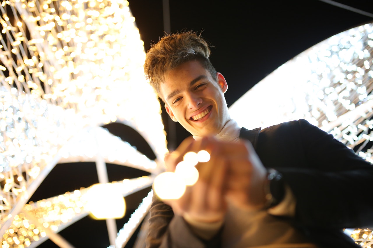 Safety Tips While You Put Up Your Lights | Veteran Car Donations