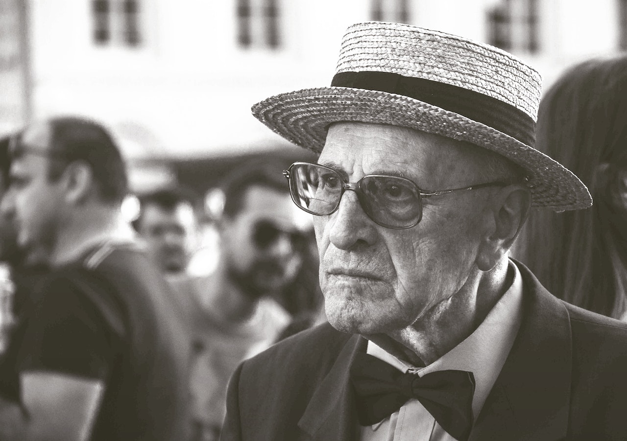 Man in Straw Hat | Veteran Car Donations
