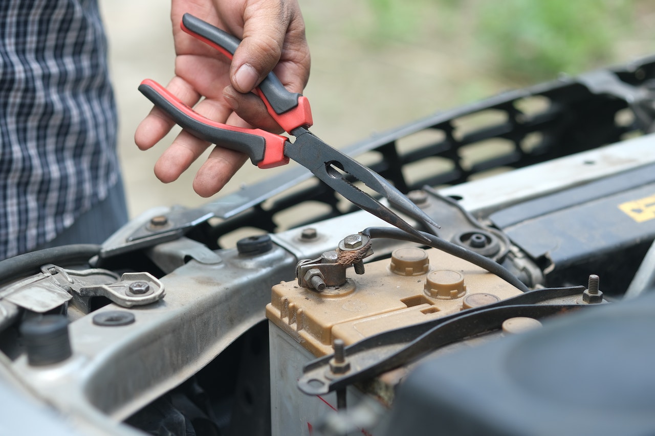 Most Common Electrical Problems in Cars | Veteran Car Donations
