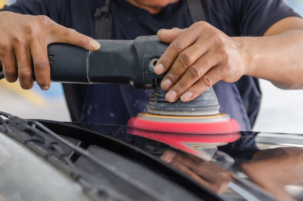 Person Holding a Black Polishing Machine | Veteran Car Donations