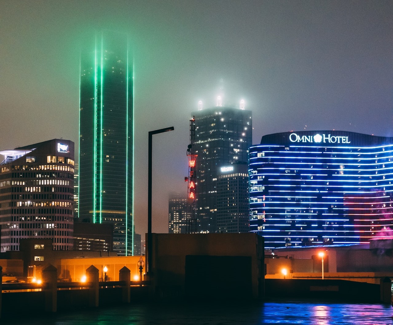 Bright City Light at Night in Dallas Texas | Veteran Car Donations
