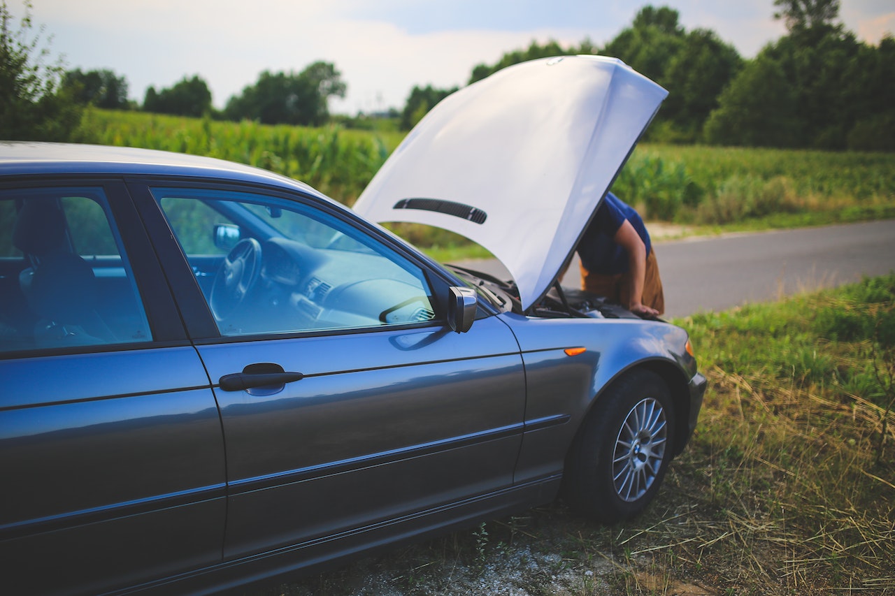 Car Stalling on Road | Veteran Car Donations
