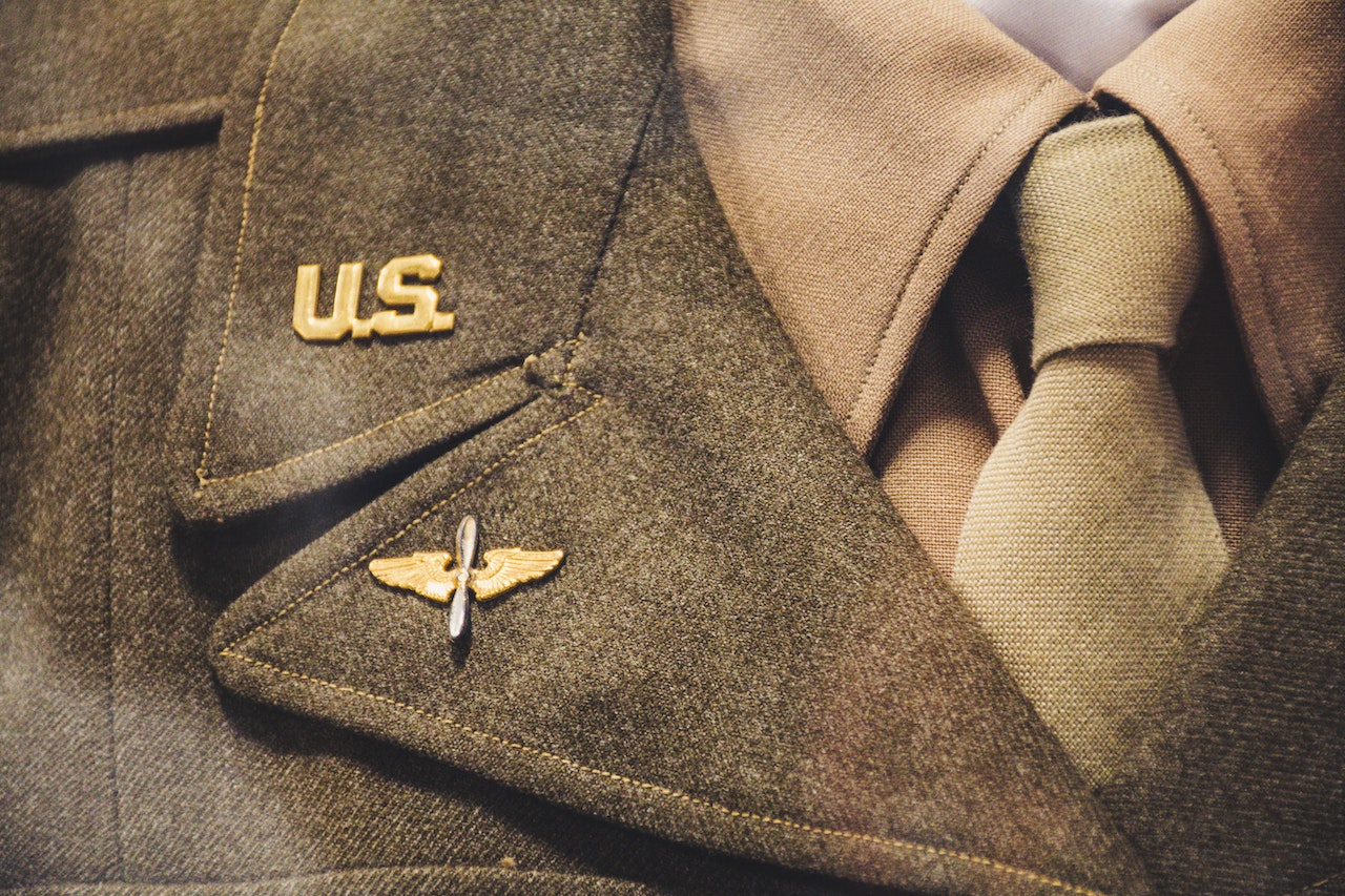 Gold-colored Us Brooch on Apparel | Veteran Car Donations