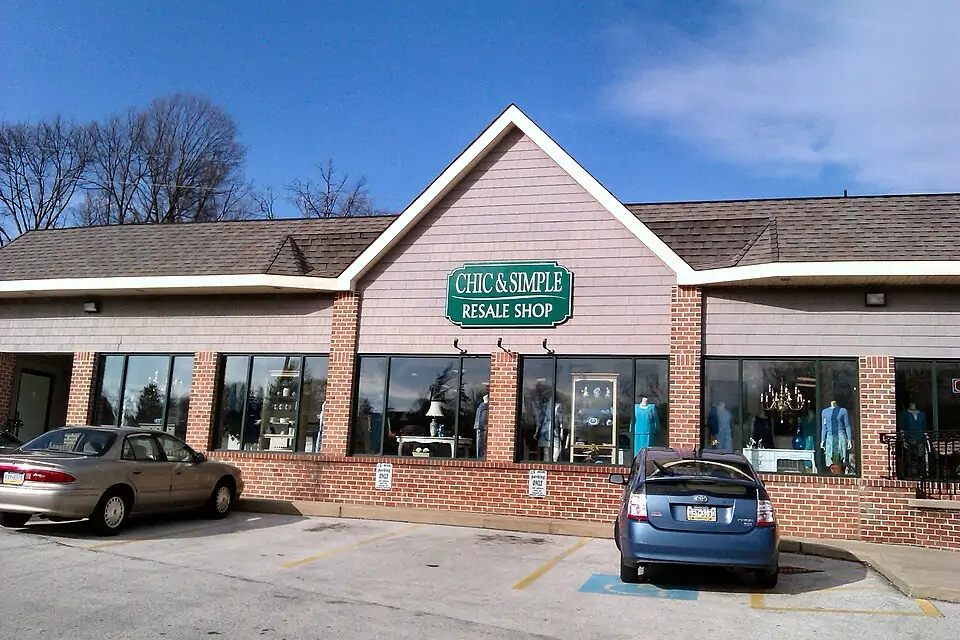 Chic And Simple Resale Shop in Berwyn, Pennsylvania