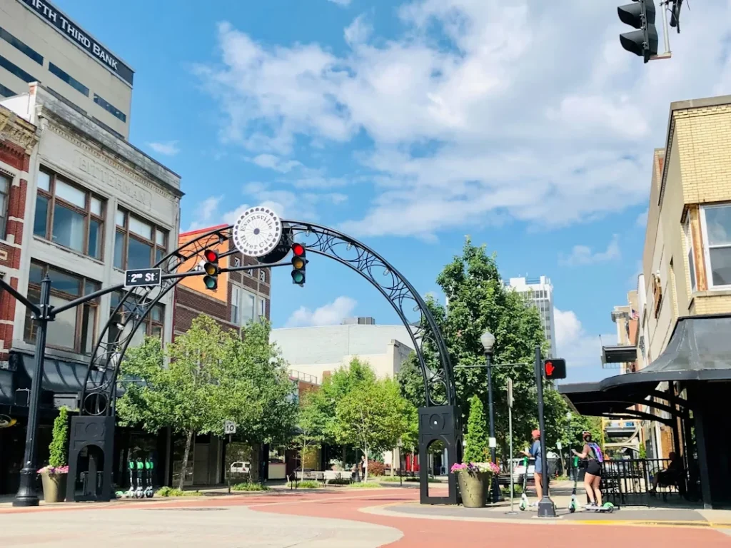 Street with a clock on the top of it in Evanston, Indiana