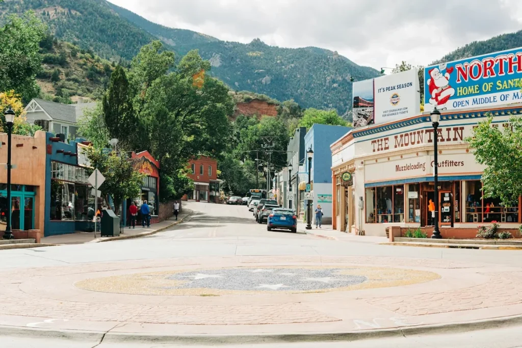 Street with buildings and trees in Manitou Springs, Colorado