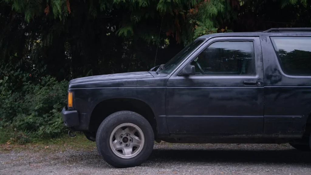 Black Chevrolet S-10 Blazer