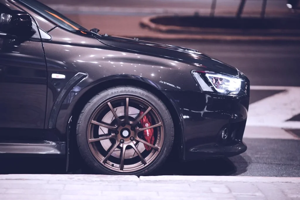 Side view of a black Mitsubishi Lancer Evolution