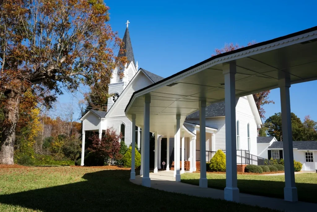 A white building with columns in Fayetteville, North Carolina